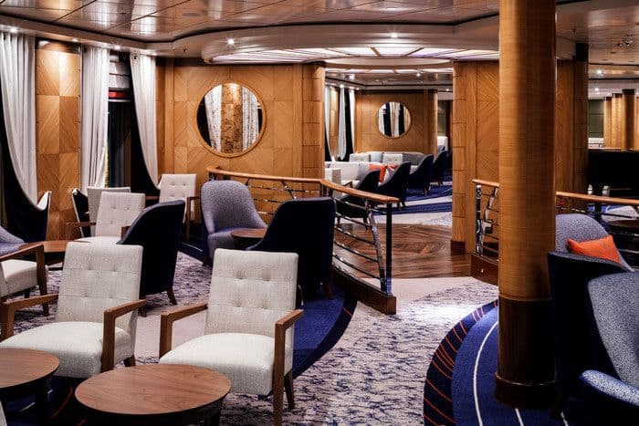 P&O Cruises Arcadia Spinnaker Bar 2.jpg